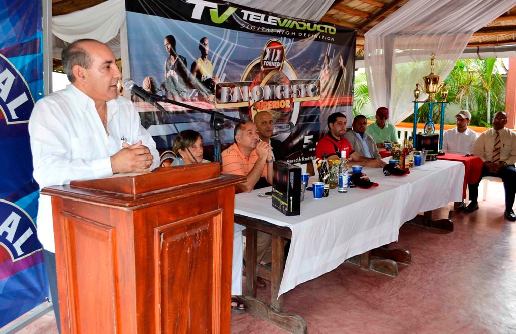 El Presidente del Comité Organizador Dilone Ovalles se dirige a los presentes